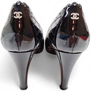 CHANEL  Black Patent Leather CC Logo Heels IT36